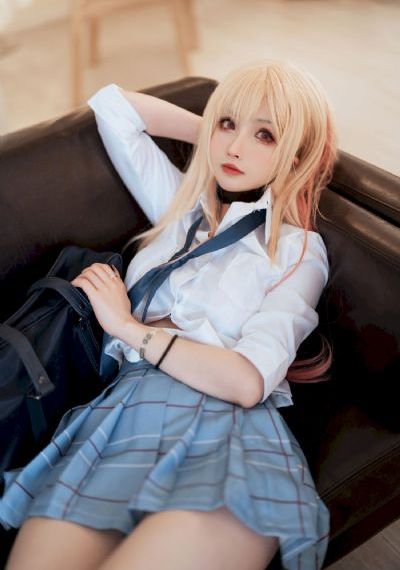 穿着清凉超市老板娘晒病历单