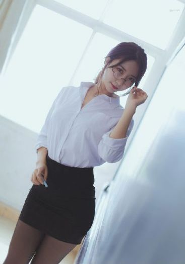 年轻漂亮的女邻居
