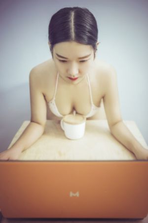 年轻的老师1中字版