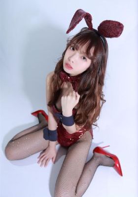 美女扒开腿露内裤免费看